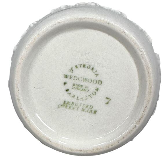 Vintage Wedgwood Embossed Queensware Table Lighter 2" Cream Grapevine England - Picture 7 of 8